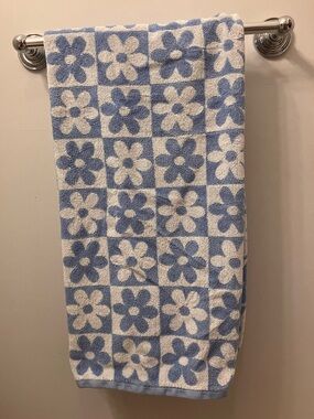 Kapoor Home 100% cotton blue & white floral check beach and bath towel